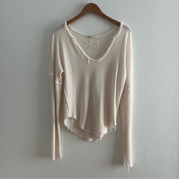 We The Free Tops - We The Free Cream Long Sleeve Top Sz Small Raw Seams Soft Oversized Knit